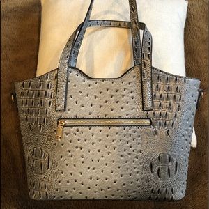 Gorgeous faux alligator skin purse (grey)